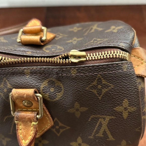 Louis Vuitton Purse - Picture 4 of 9